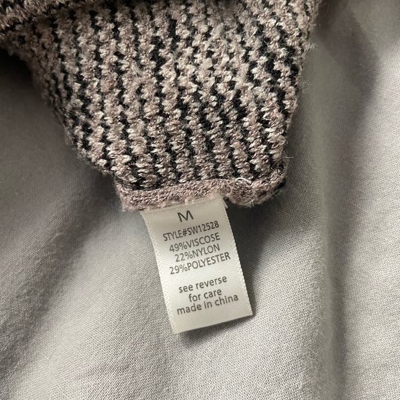 Cheetah Print Knit - Picture 4 of 4